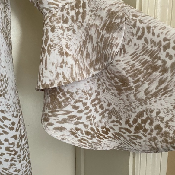 👚✨ BELLE BY KIM GRAVEL✨ - Picture 4 of 6